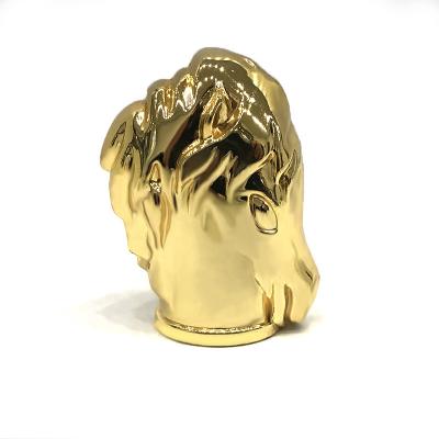 Китай Классическая лошадь цвета золота сплава цинка формирует крышку флакона духов Zamac металла продается