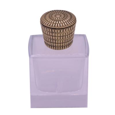 China Modelo retro del metal de Zamac del perfume del casquillo de la cubierta de la patente del diseño del descenso de lujo del agua en venta