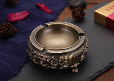 中国 装飾的な亜鉛合金の灰皿を煙らすギフトL149.5mm 販売のため