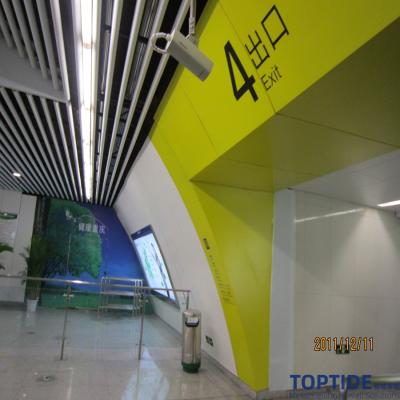 Chine Panneaux de revêtement intérieurs de mur en métal de Decorational de porche de CTC de colonne de matériaux en aluminium jaunes lumineux de couvertures à vendre