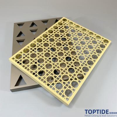 China Materiales de cubierta de madera constructivos de la pared y del techo de Matel del panel decorativo de aluminio perforado del triángulo en venta