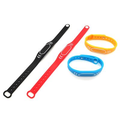 China Customize NFC Silicone Wristband For Campuses / Amusement Parks for sale