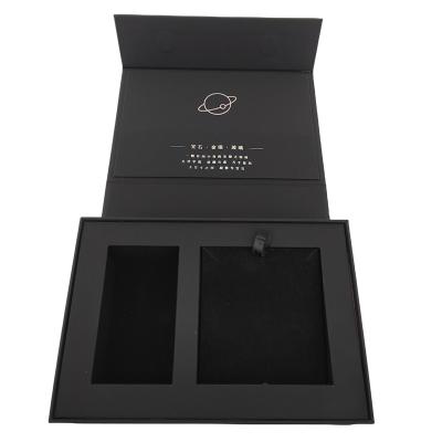 China Caixa de embalagem de papel de joalheria de carimbo de prata de relógio com laminação Matt à venda