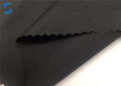 Chine Tissu de polyester de noir de 76GSM 320T 75d pour la robe à vendre
