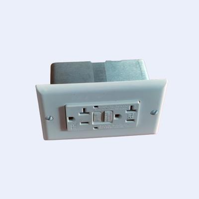 China 15A 125V AC GFCI Receptacles Duplex Tamper Resistant  Monitoring Function for sale