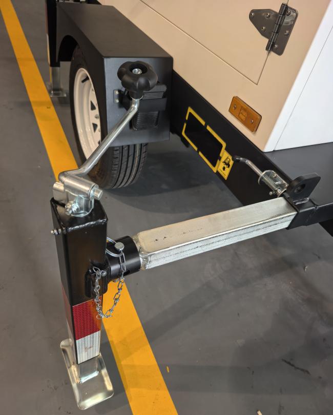 Large Solar Camera Trailer 3 Solar Panels Security Trailer With Built-in Cable Mast For Industrial Park Monitoring