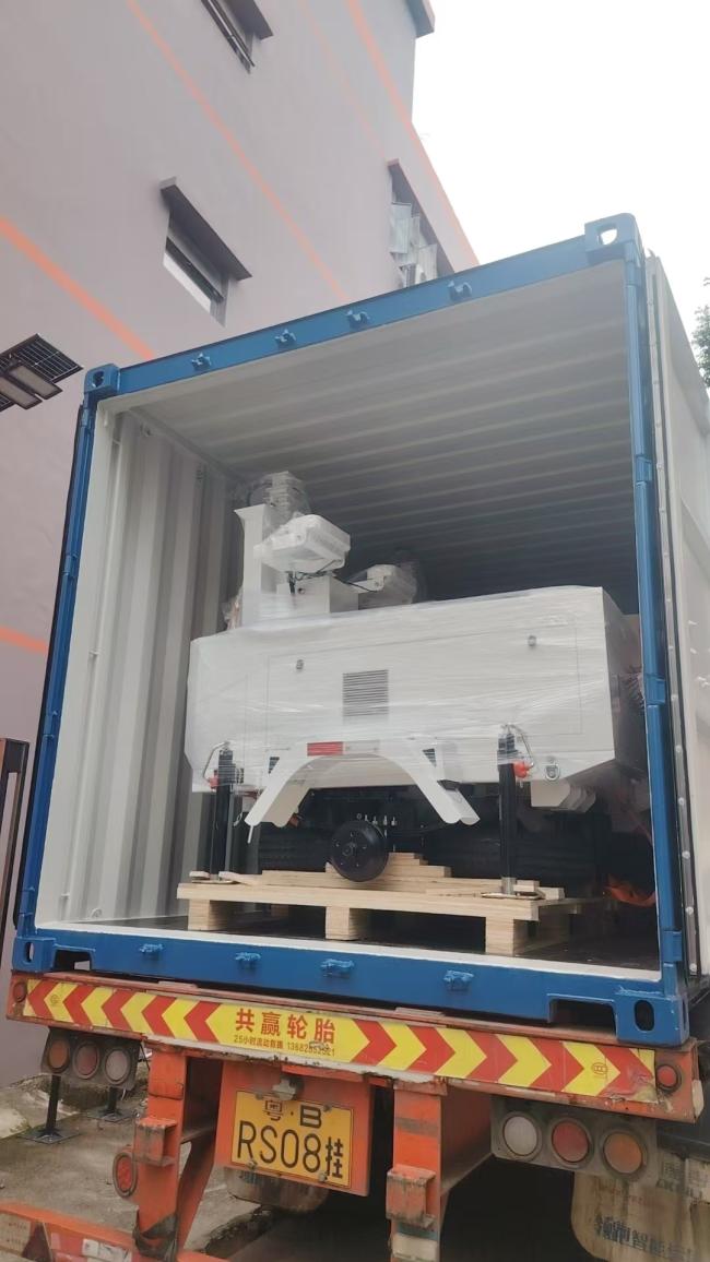 Large Solar Camera Trailer 3 Solar Panels Security Trailer With Built-in Cable Mast For Industrial Park Monitoring