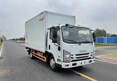China Camión aislado de Isuzu blanco 126HP 152HP Camión de transporte de la caja Isuzu en venta
