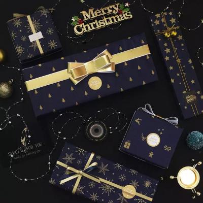 Κίνα Κλασικό μαύρο λευκό χαρτί περιτυλίγματος προσαρμοσμένο σε ρολό Χριστουγεννιάτικα ρολά συσκευασίας δώρου προς πώληση