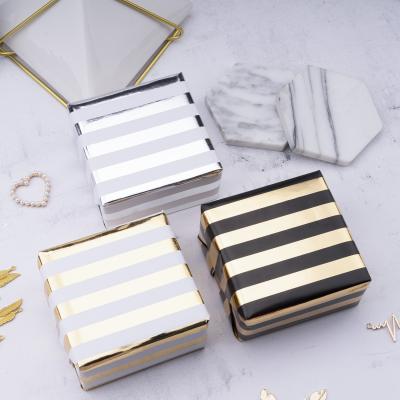 China Golden Silver Striped Gift Packing Paper Sheets 85GSm 30 Sq Ft Wrapping Paper for sale