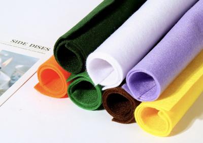 China Reciclado tecido não costurando lãs perfuradas agulha sentidas do poliéster do rolo da tela à venda