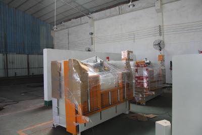 中国 1400x2600半自動箱ステッチ機械波形のカートン箱ステッチ機械 販売のため