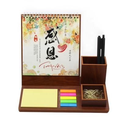 China Calendario de escritorio imprimible de madera con logotipo personalizado con portalápices en venta