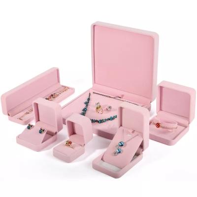 China Caixa de embalagem de pulseira de veludo flanela rosa certificado iso à venda
