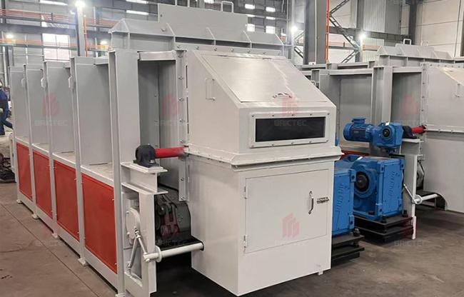 Chain plate box feeder in operation