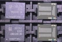 China Chip de memória da movimentação do armazenamento de KMQE60013M-B318 -16+16 EMCP D3 32gb Emmc para microcontroladores à venda