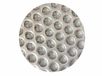 There is a sintered stainless steel wire mesh filter disc.