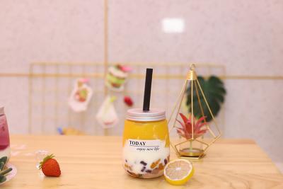 China Leak-proof Screw-on Lid Milk Tea Bottles for Medium-Sized Drinks Beverages Modern Design for sale