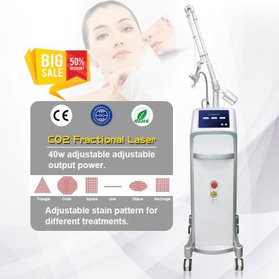 Chine Laser fractionnaire de Co2 avec la machine de retrait de cicatrice d'acné de rides de rf à vendre