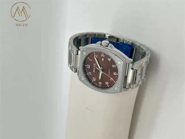 Hot Lover Luxury Watch - side view showing case thickness and band design