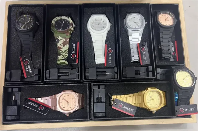 Wholesale Custom Logo Creative Design Durable Denim Quartz Wrist Watch with Secure Hook Buckle