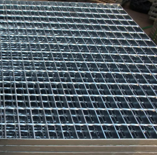 Steel grating used in industrial walkway platform