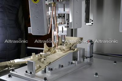 Chine Machine de soudure de rivetage chaude ultrasonique pour le coton insonorisé de tapis de voiture à vendre