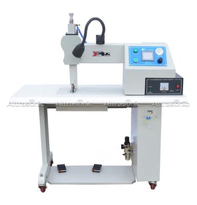 China máquina de costura ultrassônica 35kHz do laço 800w para cortar a selagem à venda