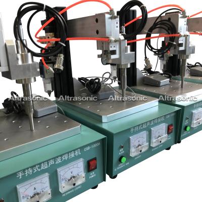 China Máquina de soldadura ultrassônica de baixo nível de ruído do ponto para o laço Spoter da orelha da máscara à venda