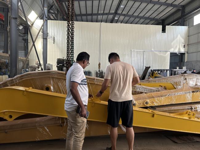 Customized long reach boom for Komatsu PC200