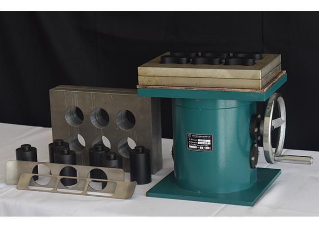 QR-SAH Resin Sand Sampling Machine in operation