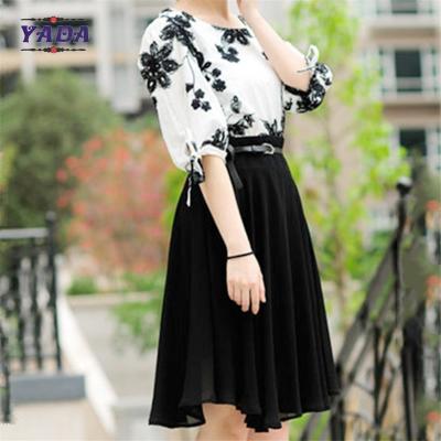 China Conjunto de moda contraste bordado floral blusa saia roupas de senhoras velhas 2018 moda mulheres longa venda de vestido de chiffon à venda