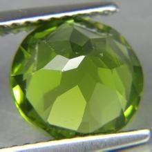 中国 華麗な切口と円形性質の緑のペリドットの緩い宝石用原石 販売のため