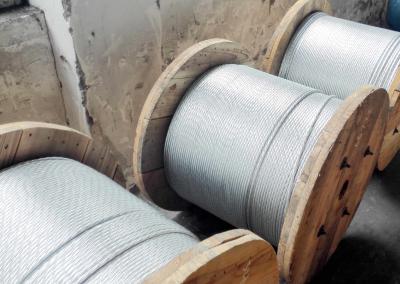 China Filamento de alambre de acero Cinc-revestido de A3/8” (1*7) ASTM A 475 con embalar 5000ft/drum (1520m/drum) en venta