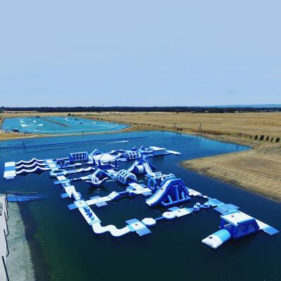 China O parque inflável comercial da água do lago Perth/personalizou o campo de jogos de flutuação enorme da água à venda