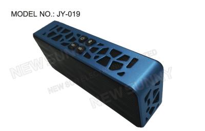 中国 LED 音声/マイクロフォンが付いている青く小さい Bluetooth の立方体のスピーカー 販売のため