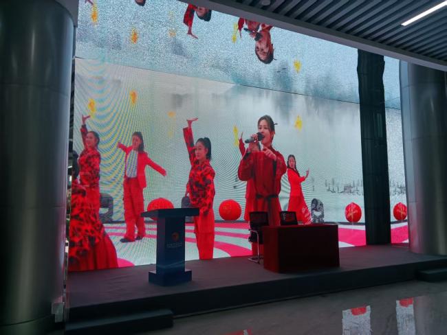 Customized High Transparency LED Grille Screen Waterproof Outdoor LED Transparent Grille Screen 2