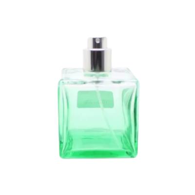 Chine Bouteilles de parfum en verre faites sur commande de jet argenté, chapeau en verre de vert de bouteille du parfum 100ml à vendre
