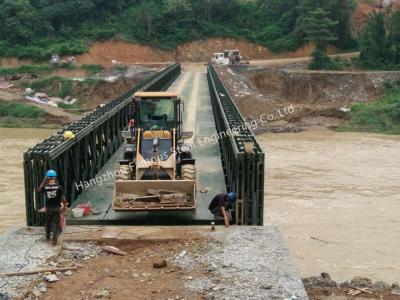 Китай Модульный стальной конец Свайбрасе бортовых рельсов компонентов моста Байлей вывешивает мост украшая для дорожки продается