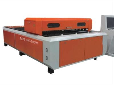 Chine 500w à la machine de coupe et de gravure de laser de la plaque d'acier 700w pour le panneau en métal à vendre