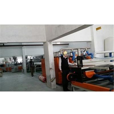 Chine Plancher de SPC faisant à fabricants de machine la machine en bois de production de plancher à vendre