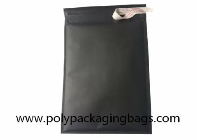 China Envelopes de envio acolchoados autoadesivos do invólucro com bolhas de ar preto do papel de embalagem à venda