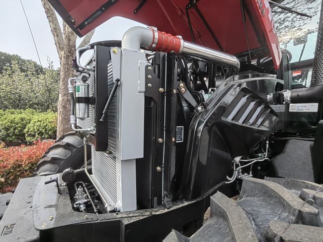 YTO 240HP ELX2404 Tractor3.jpg