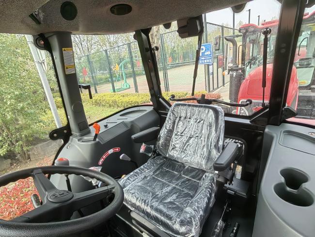 YTO 240HP ELX2404 Tractor5.jpg