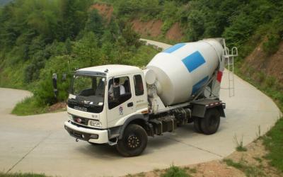 China 6m3 Volumetric Concrete Truck , 4x2 Concrete Mixing Transport Truck for sale