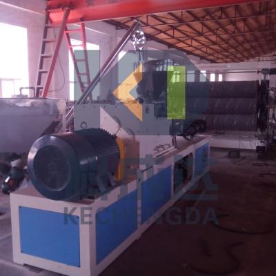 China 400 kg/H a 550 kg/H Máquina de extrusão de chapas de PVC Máquina de extrusão de chapas de plástico 10m/Min à venda