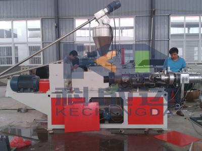 China Máquina de producción de tuberías de conducto eléctrico de PVC Línea de producción de tuberías de agua de PVC Línea de extrusión en venta