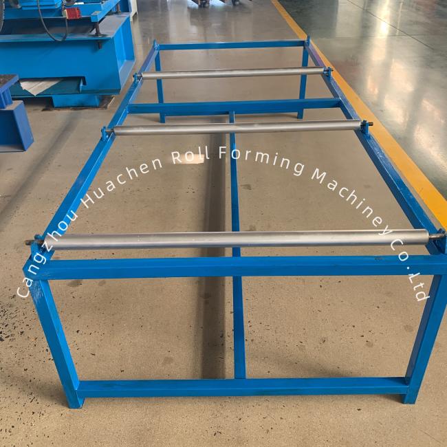 Output table for collecting formed products