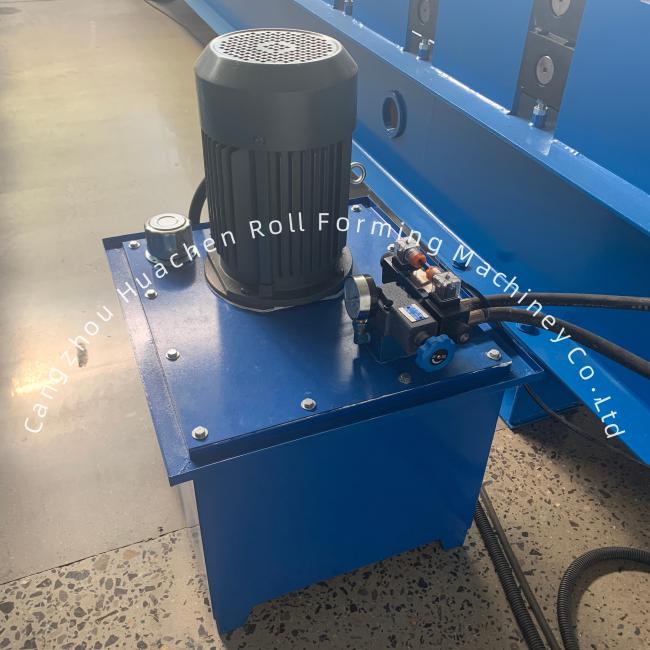 Hydraulic pump station with cooling system