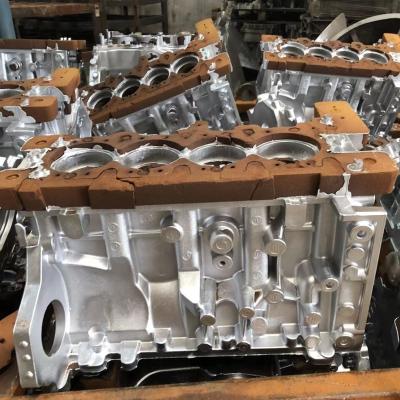中国 Aluminum Cylinder Heads Cast Aluminium Die Casting 50,000-100,000 Shots 販売のため